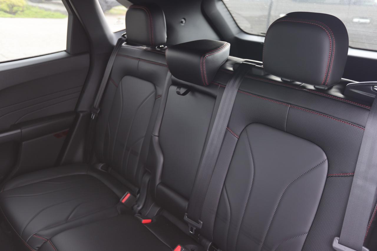2025 Ford Escape ST-Line Elite AWD Photo5