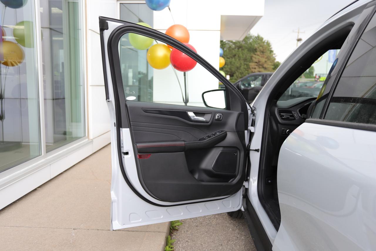 2025 Ford Escape ST-Line Elite AWD Photo5