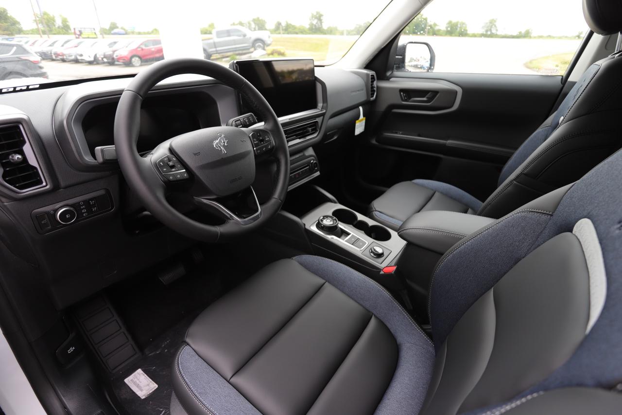 2025 Ford Bronco Sport Outer Banks 4X4 Photo5