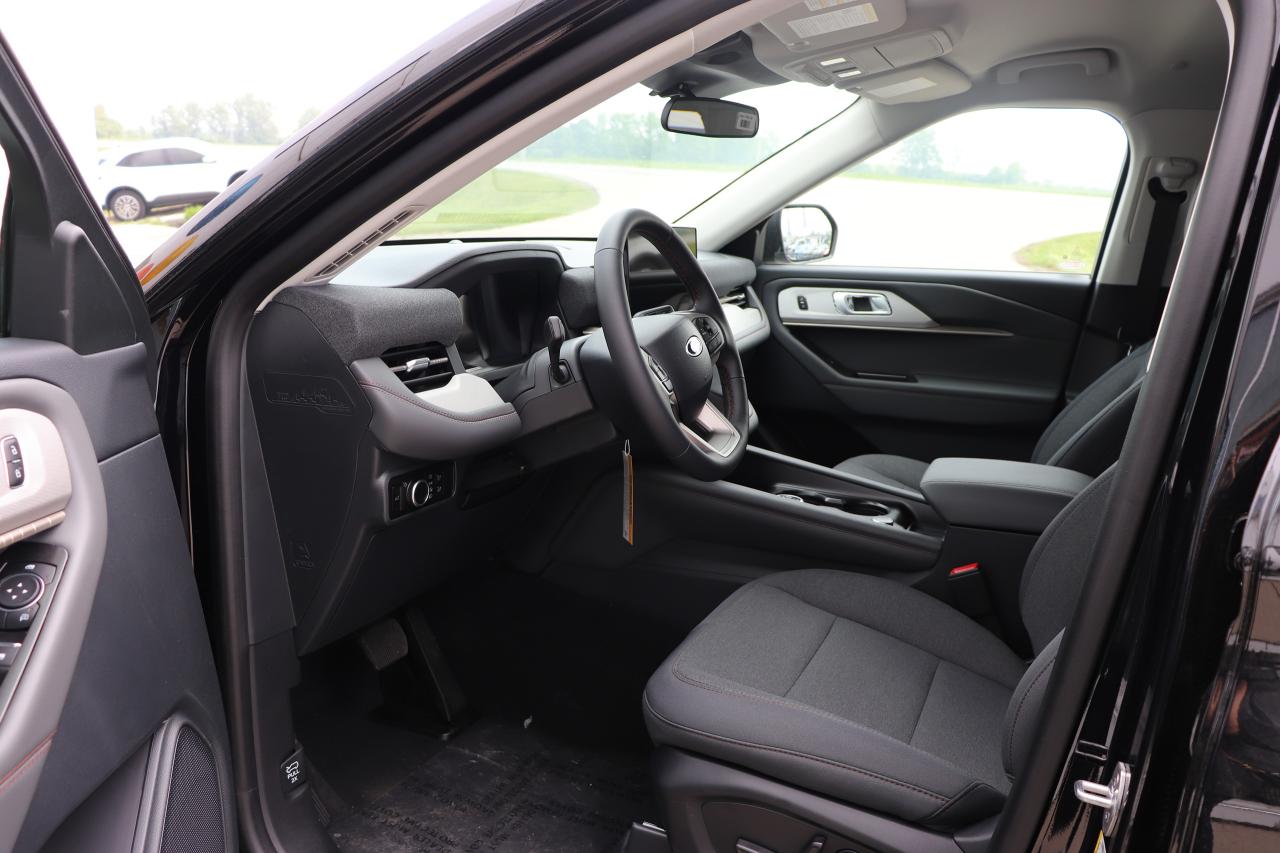 2025 Ford Explorer ACTIVE 4WD Photo5