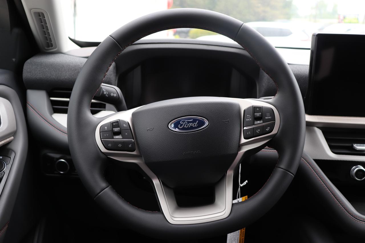 2025 Ford Explorer ACTIVE 4WD Photo5