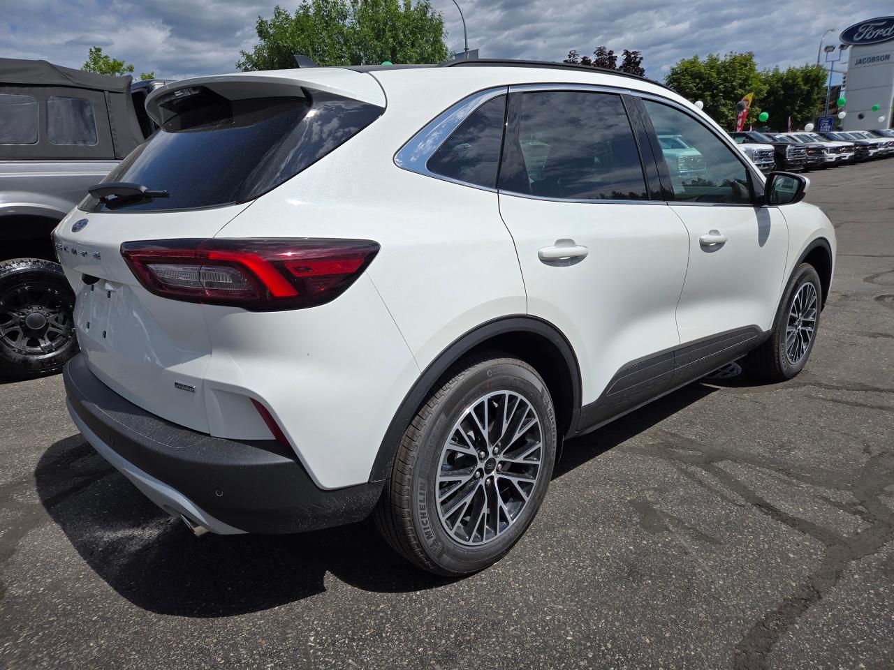 2025 Ford Escape PHEV Photo5