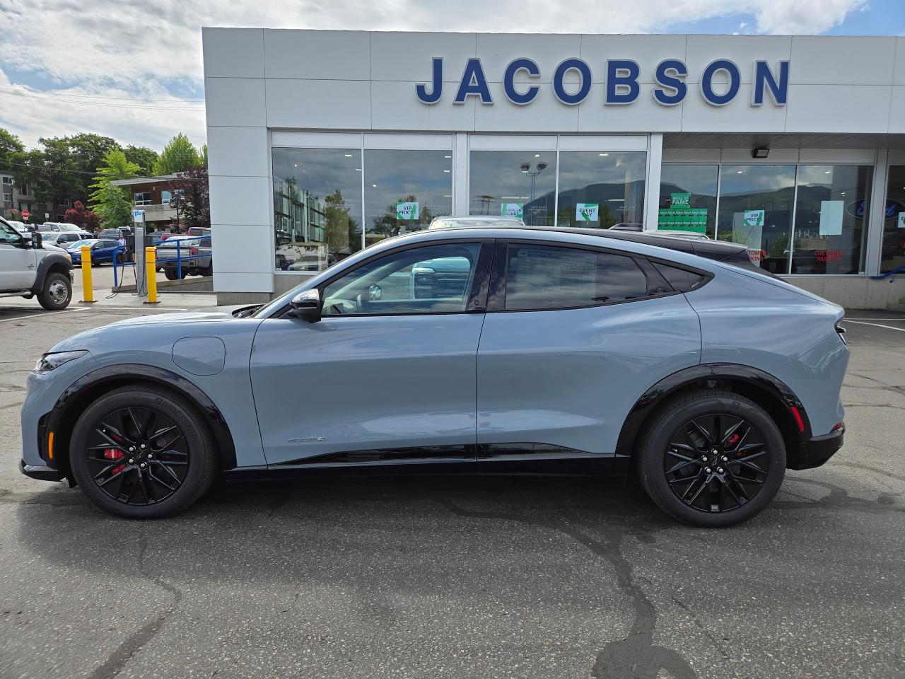 2025 Ford Mustang Mach-E Premium Photo5
