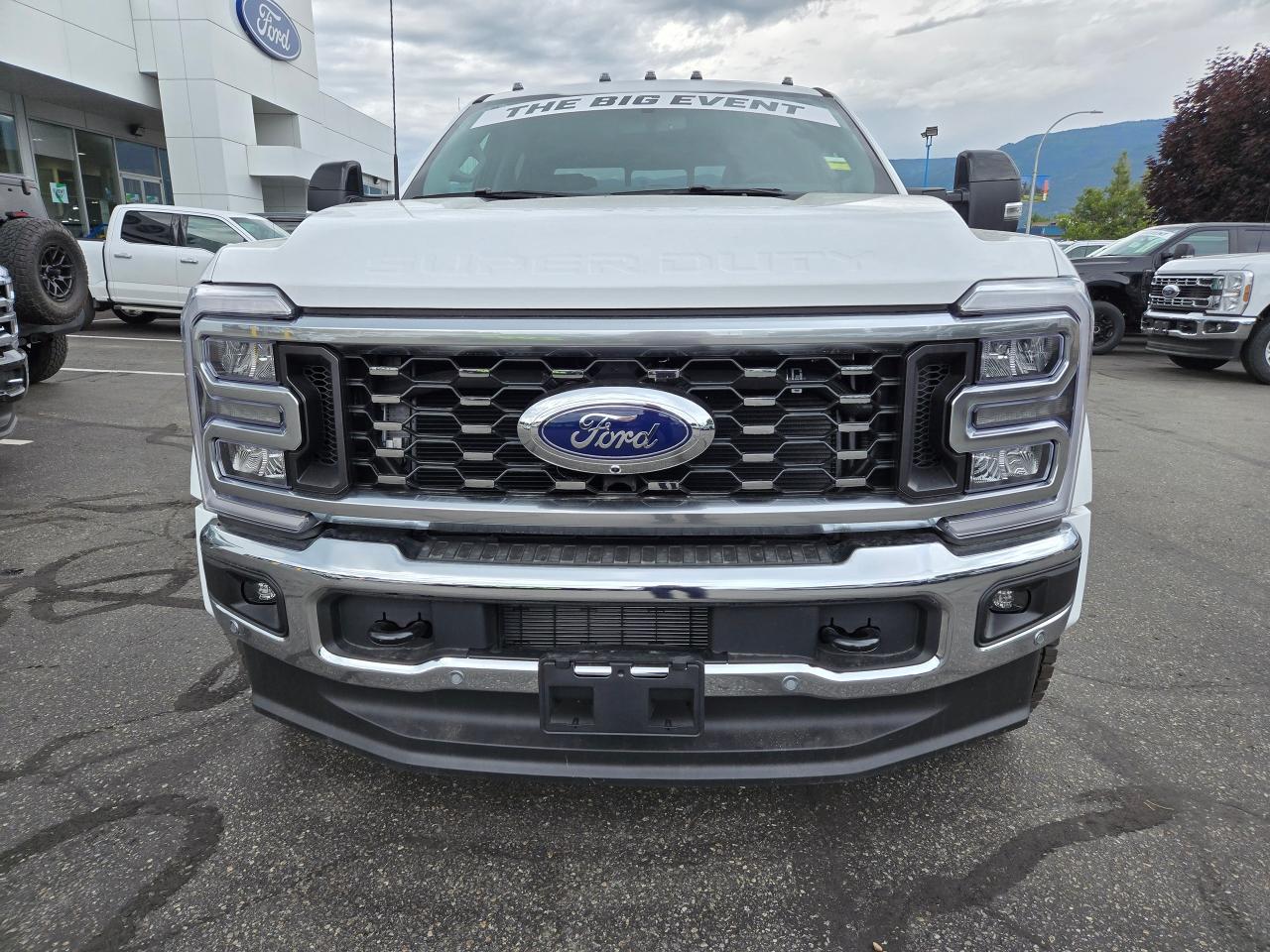 2025 Ford F-450 Super Duty DRW Lariat Photo