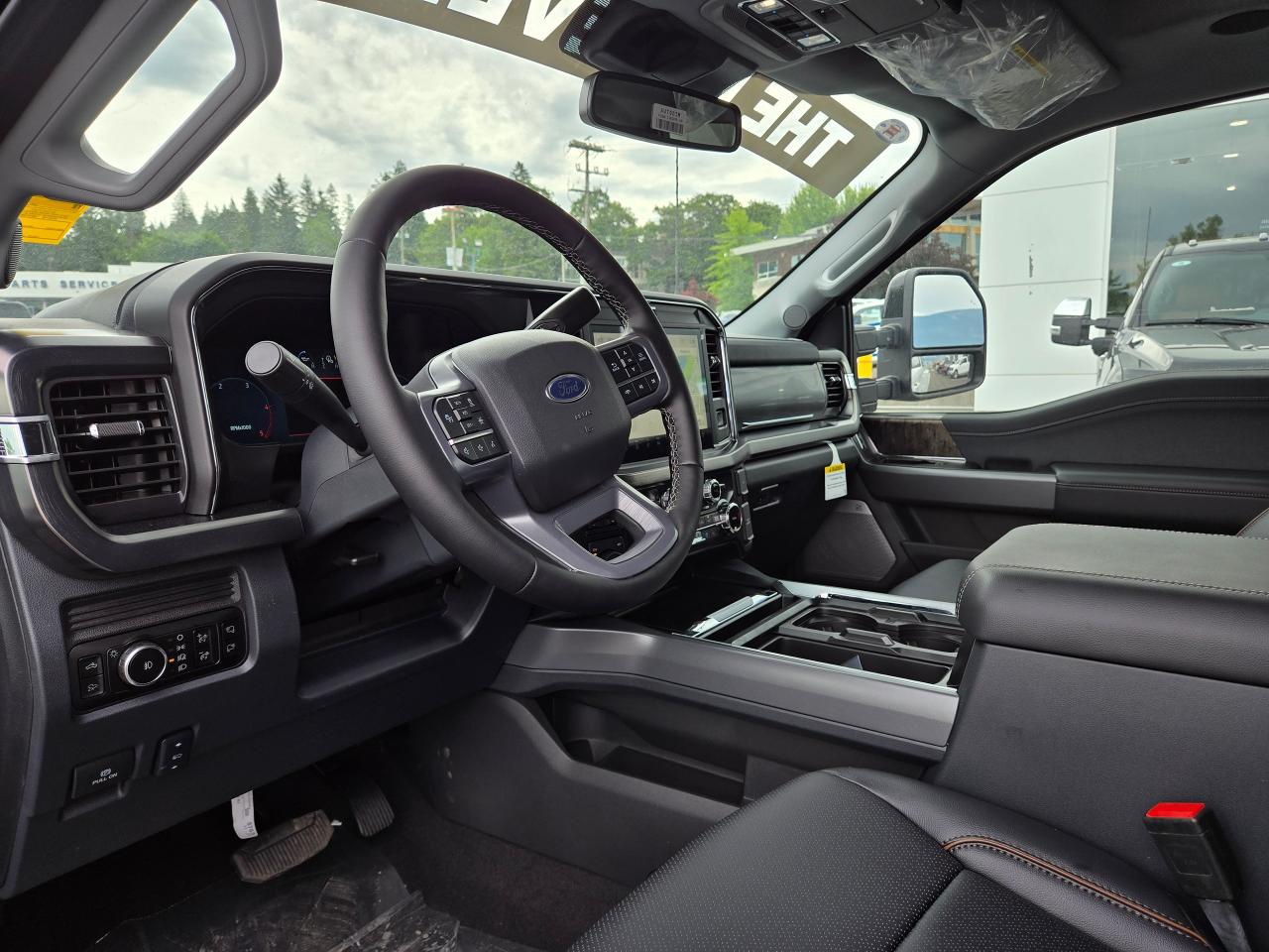 2025 Ford F-450 Super Duty DRW Lariat Photo5