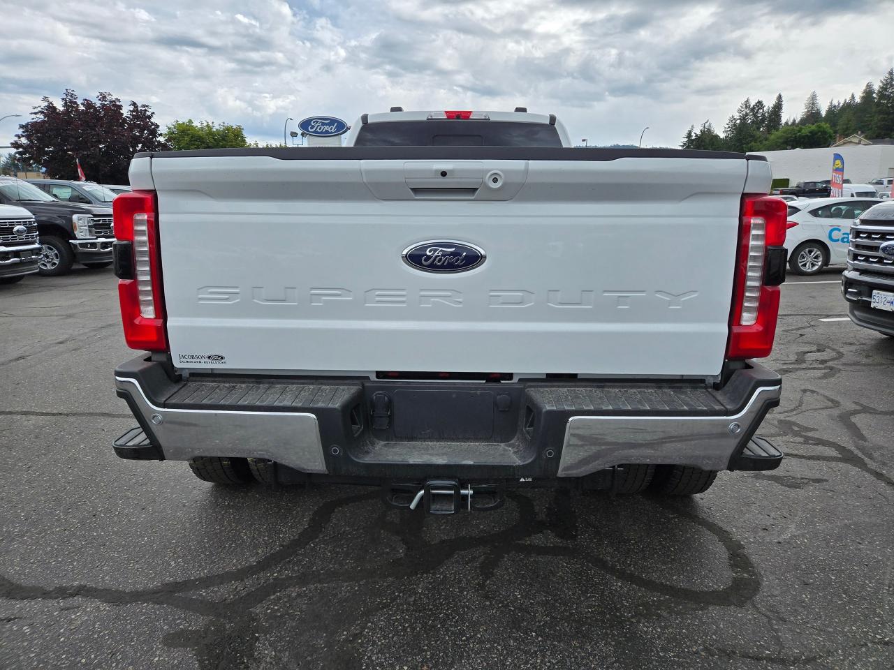 2025 Ford F-450 Super Duty DRW Lariat Photo5