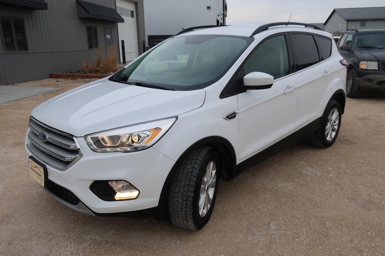 Used 2018 Ford Escape SEL AWD 4 cyl SUV leather , NAV , backup camera , 4 season tires for sale in West Saint Paul, MB