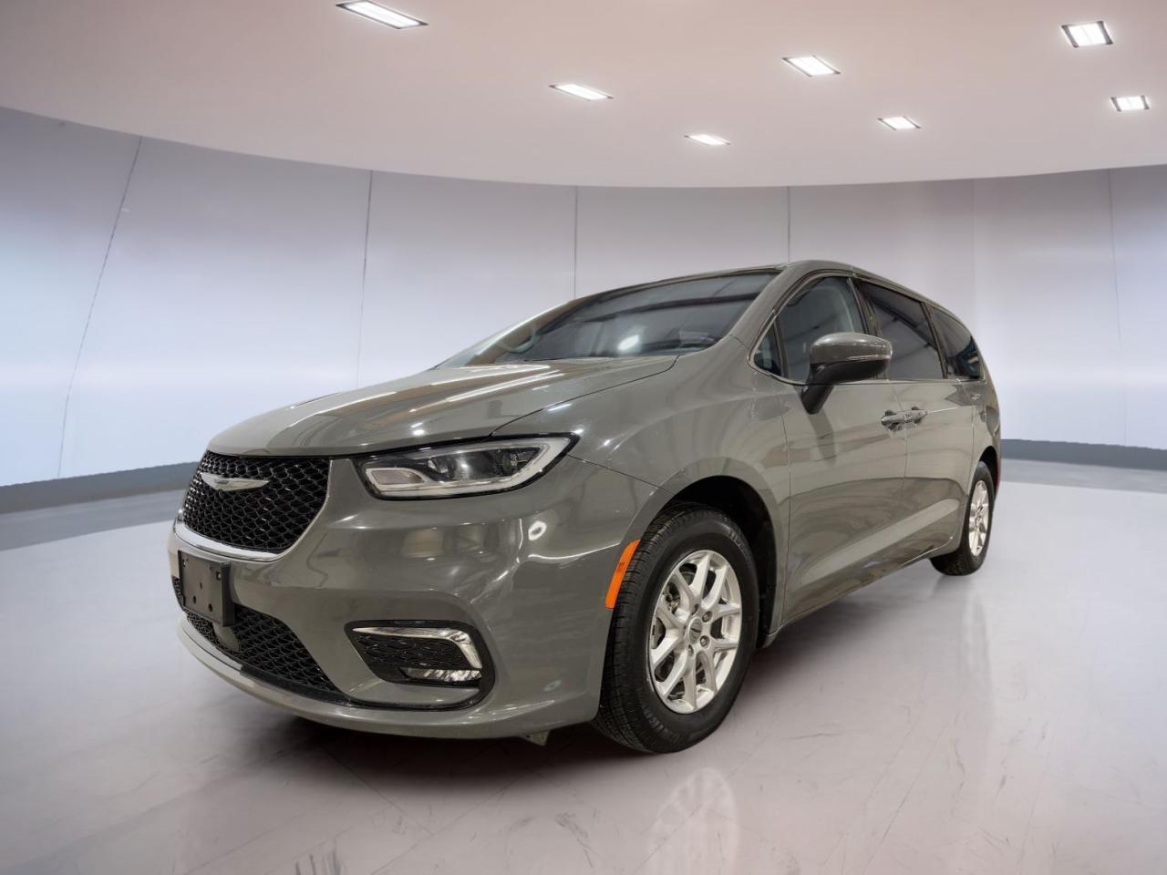 Used 2023 Chrysler Pacifica Touring L FWD for sale in Moose Jaw, SK
