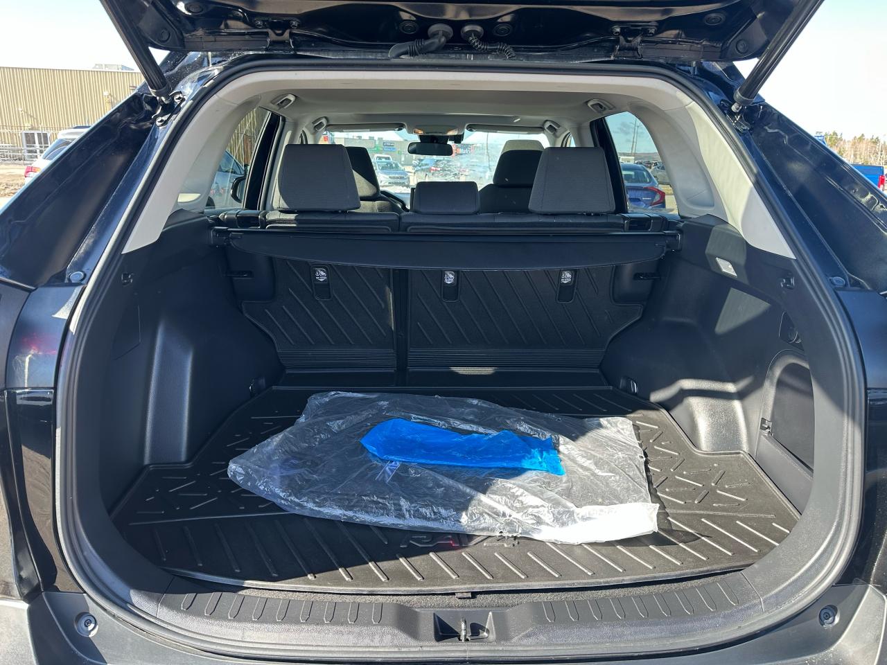 2021 Toyota RAV4 XLE HYBRID Photo