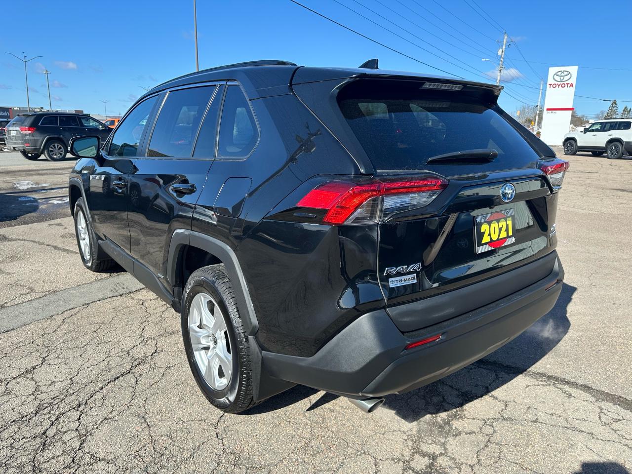 2021 Toyota RAV4 XLE HYBRID Photo
