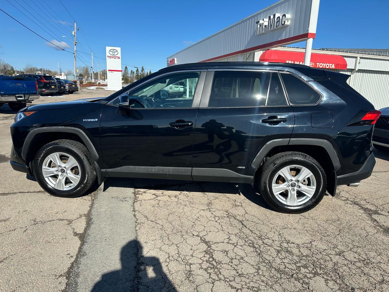 2021 Toyota RAV4 XLE HYBRID Photo