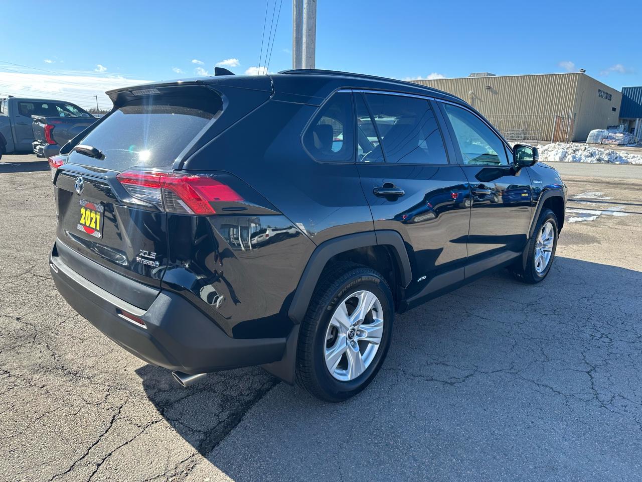 2021 Toyota RAV4 XLE HYBRID Photo