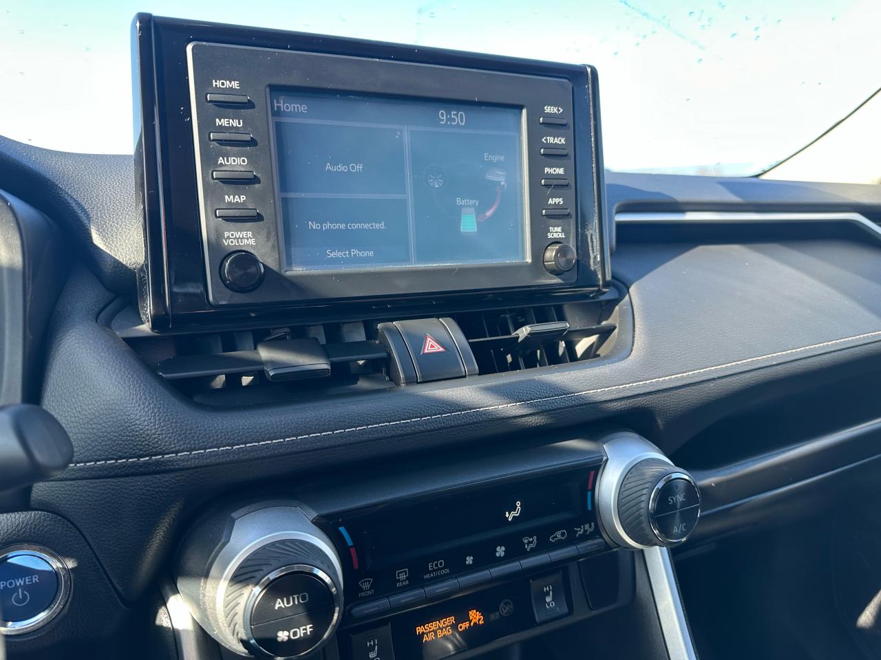 2021 Toyota RAV4 XLE HYBRID Photo