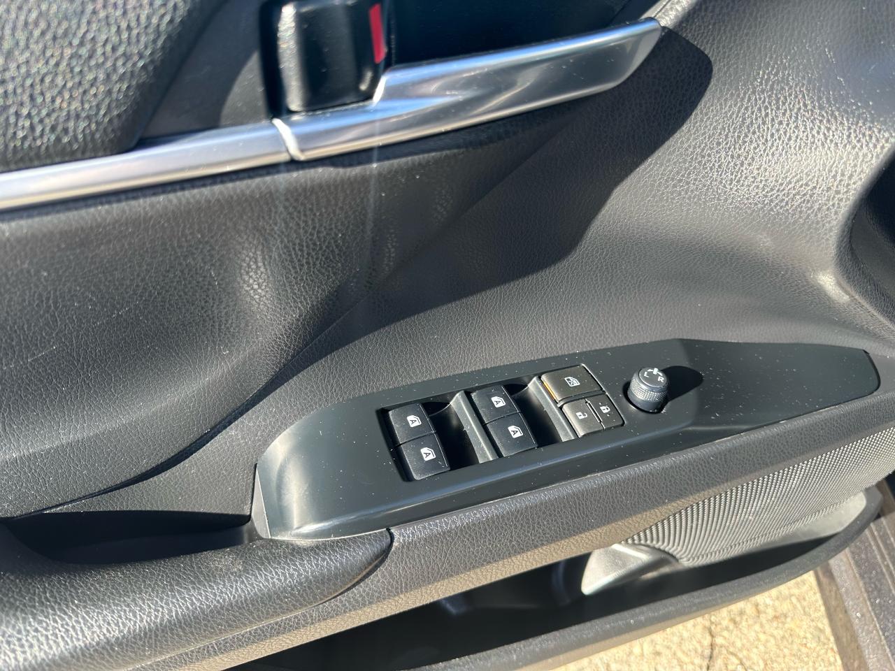 2021 Toyota RAV4 XLE HYBRID Photo