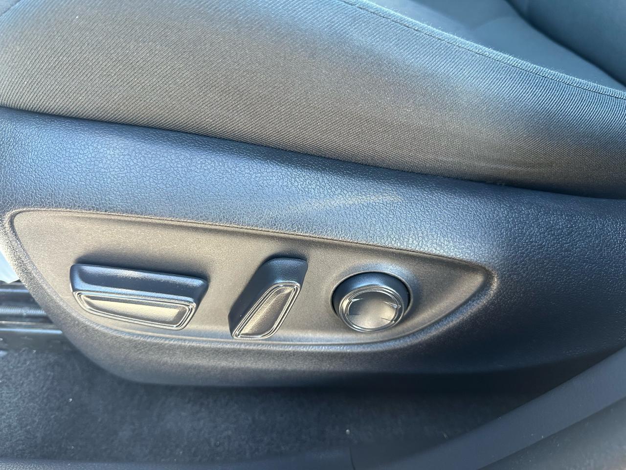 2021 Toyota RAV4 XLE HYBRID Photo