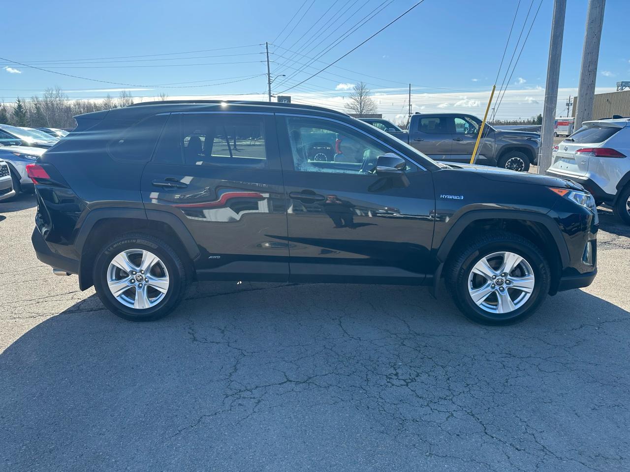 2021 Toyota RAV4 XLE HYBRID Photo
