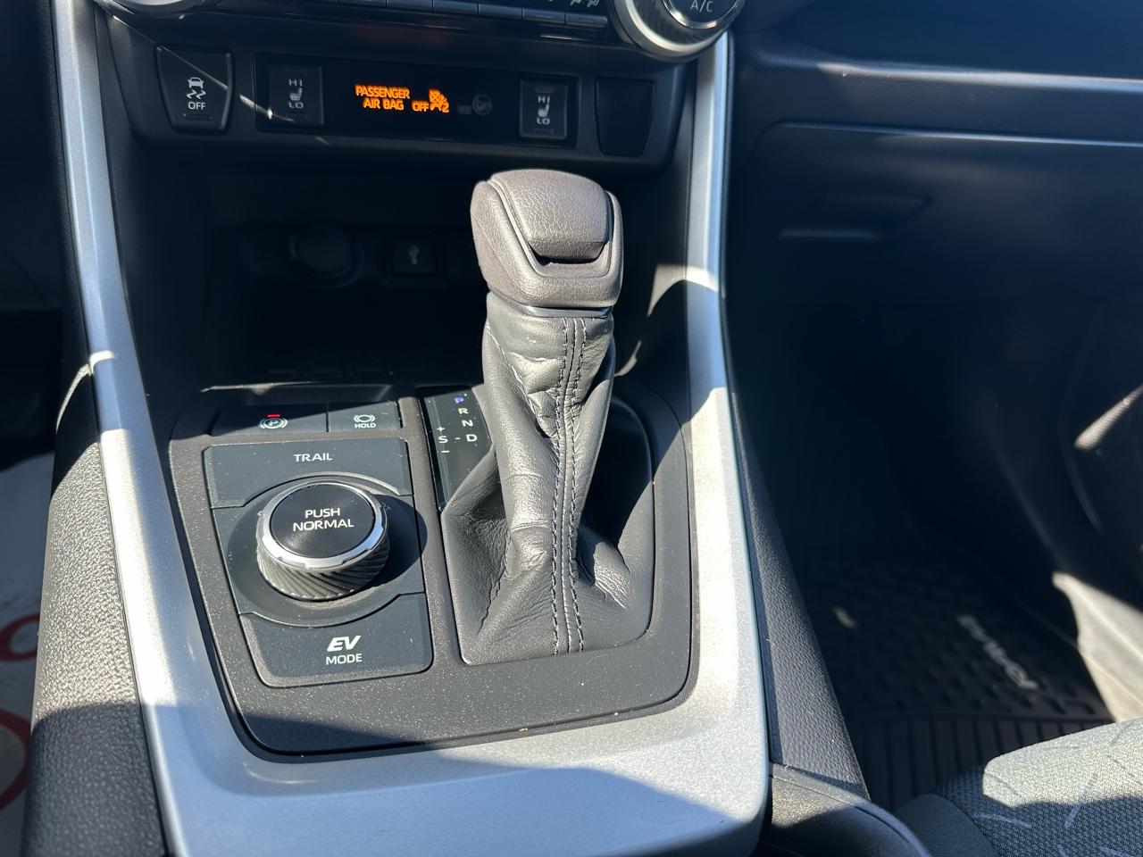 2021 Toyota RAV4 XLE HYBRID Photo