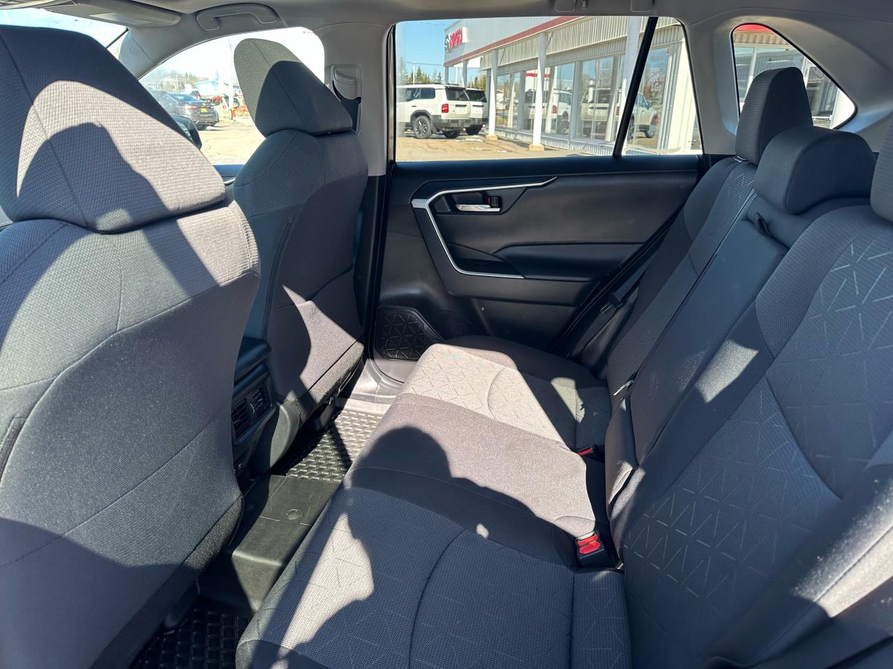 2021 Toyota RAV4 XLE HYBRID Photo