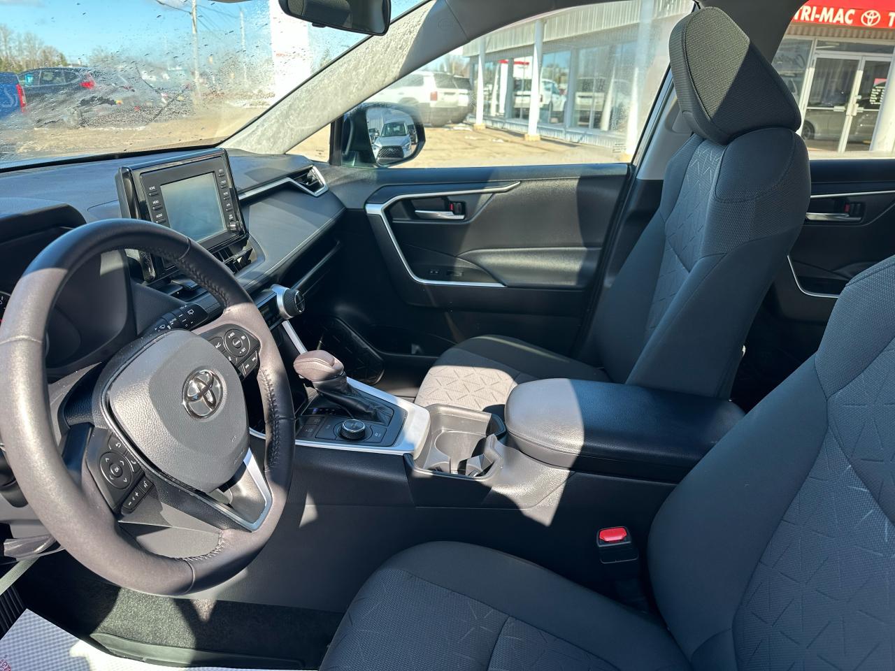 2021 Toyota RAV4 XLE HYBRID Photo