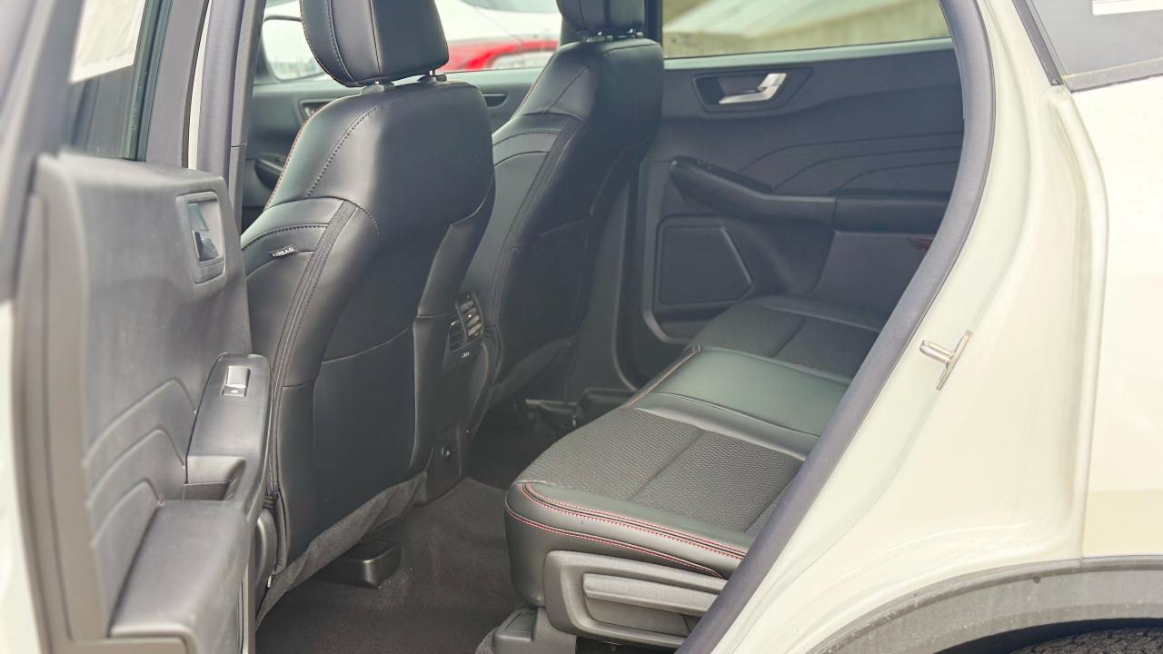 2025 Ford Escape ST-Line Select Photo5