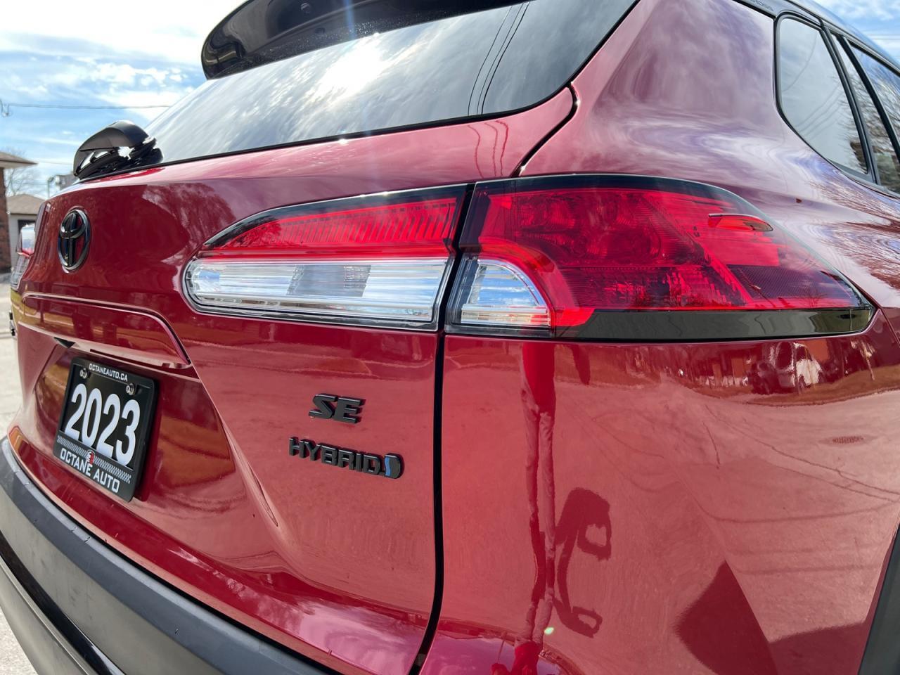 2023 Toyota Corolla Cross HYBRID SE AWD Photo