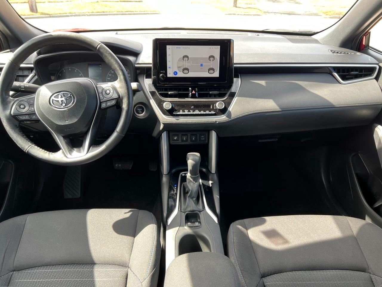 2023 Toyota Corolla Cross HYBRID SE AWD Photo