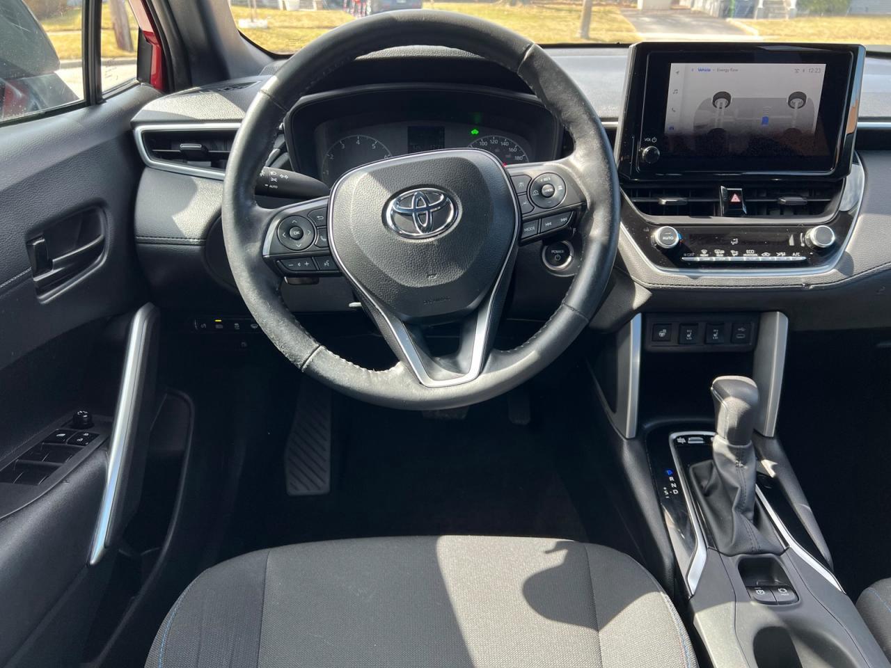 2023 Toyota Corolla Cross HYBRID SE AWD Photo