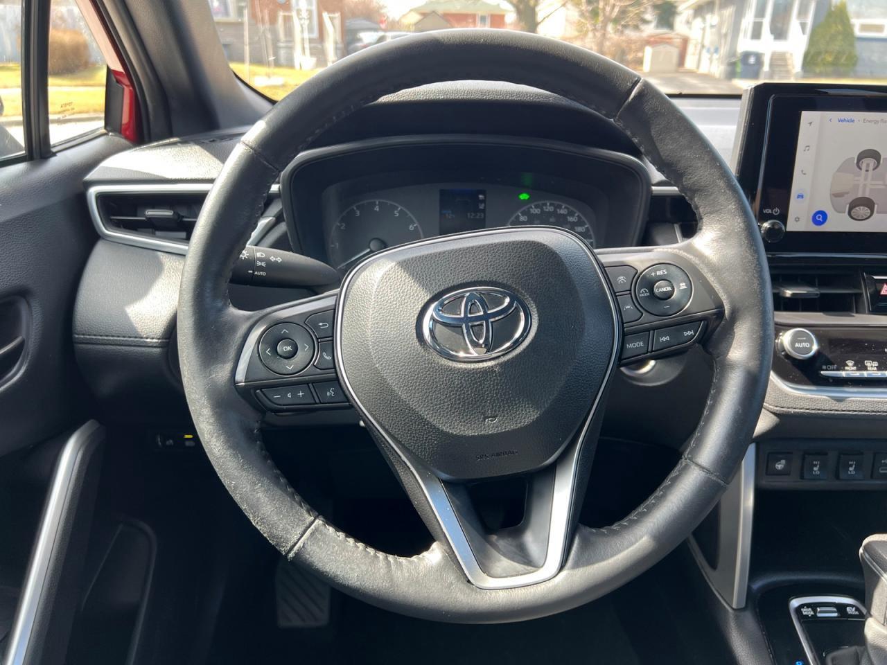 2023 Toyota Corolla Cross HYBRID SE AWD Photo