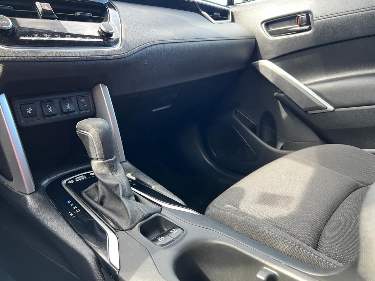 2023 Toyota Corolla Cross HYBRID SE AWD Photo