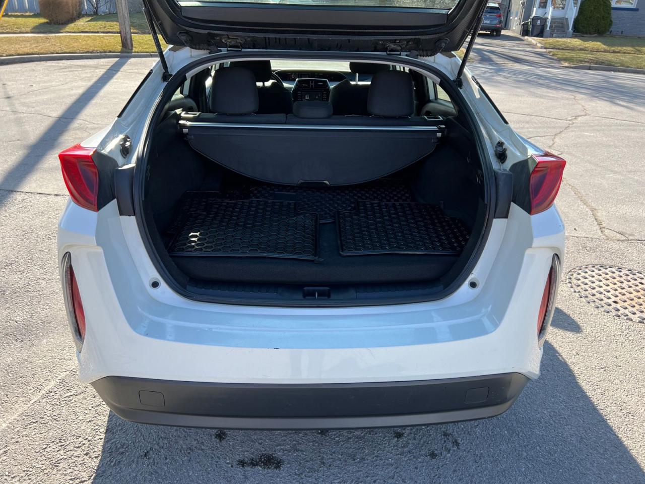 2020 Toyota Prius Prime LE - Photo #12