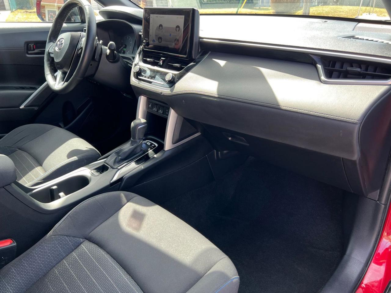 2023 Toyota Corolla Cross HYBRID SE - Photo #10