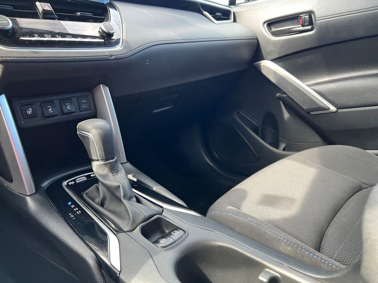 2023 Toyota Corolla Cross HYBRID SE - Photo #24
