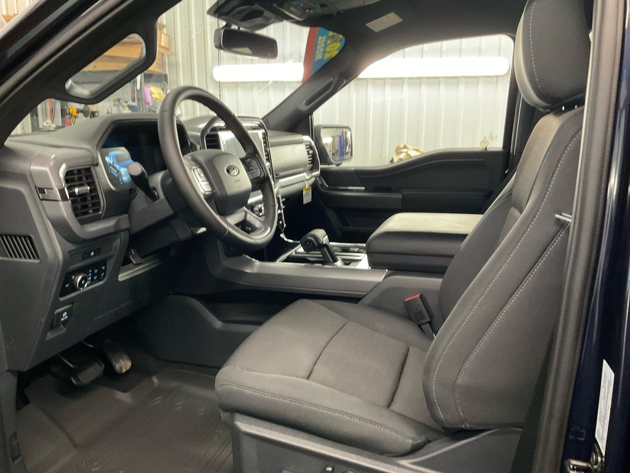 2025 Ford F-150 XLT Photo5