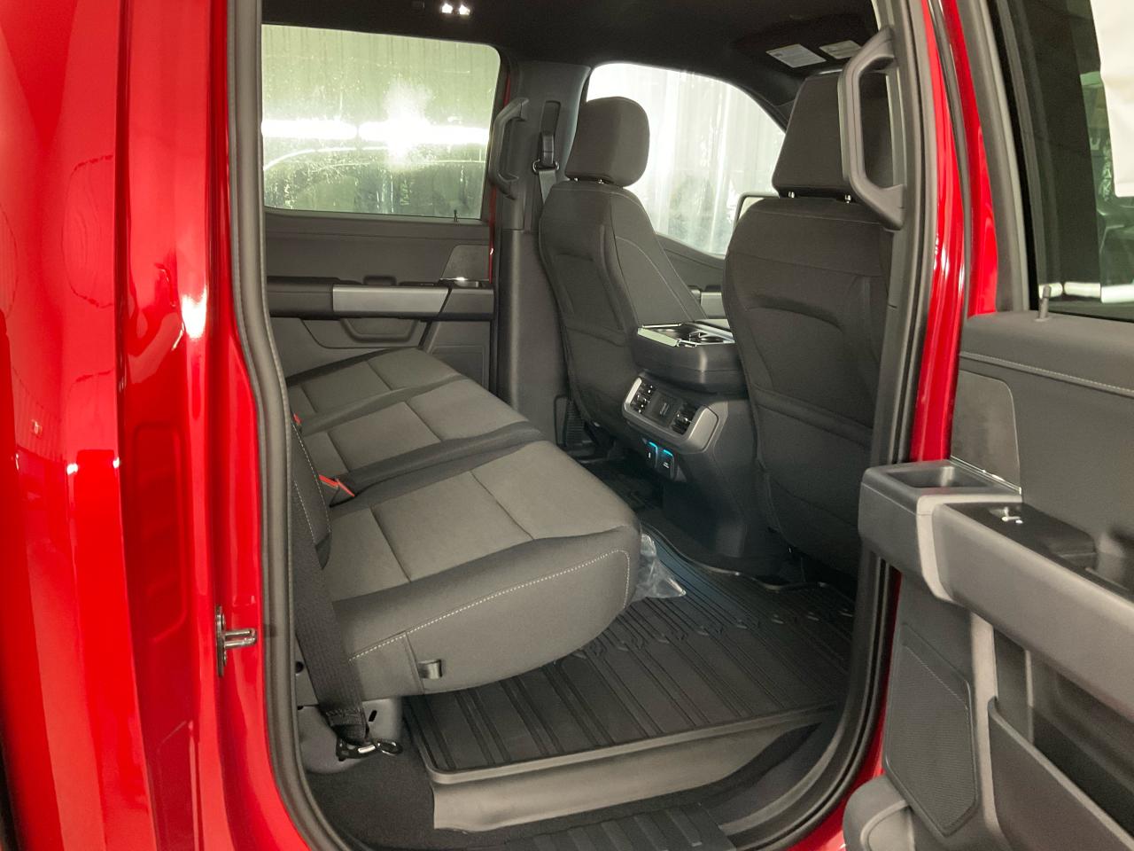 2025 Ford F-150 XLT Photo5