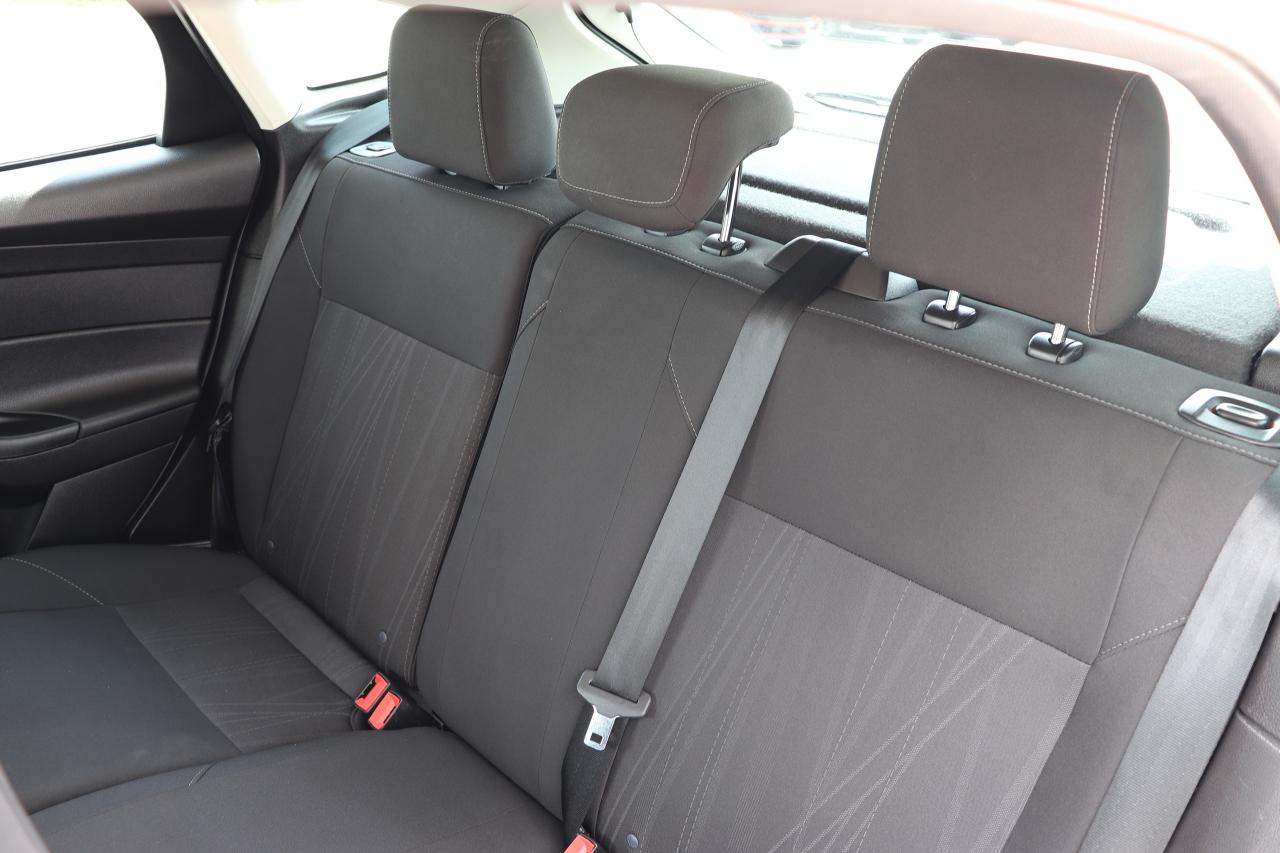 2017 Ford Focus SE 5-Door Hatch Photo5