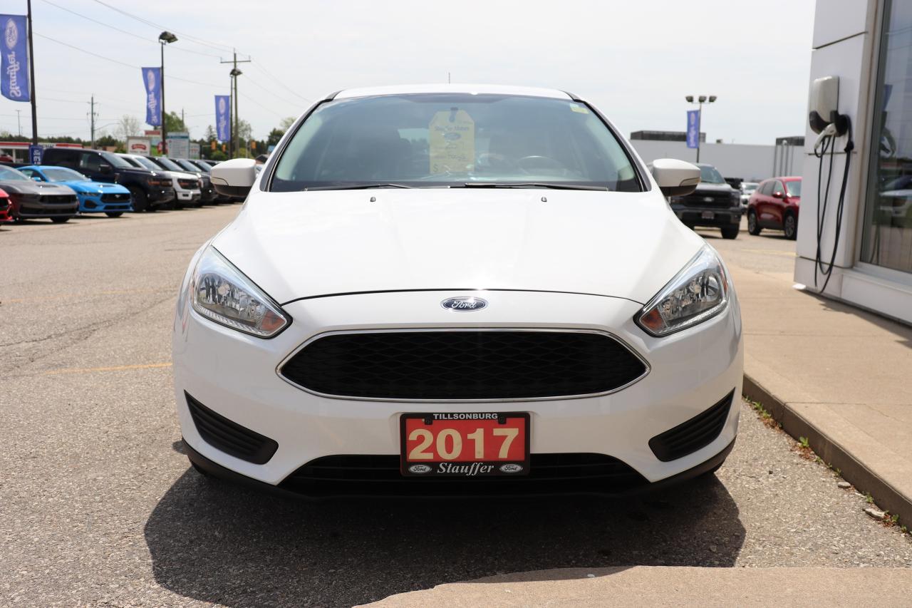 2017 Ford Focus SE 5-Door Hatch Photo4