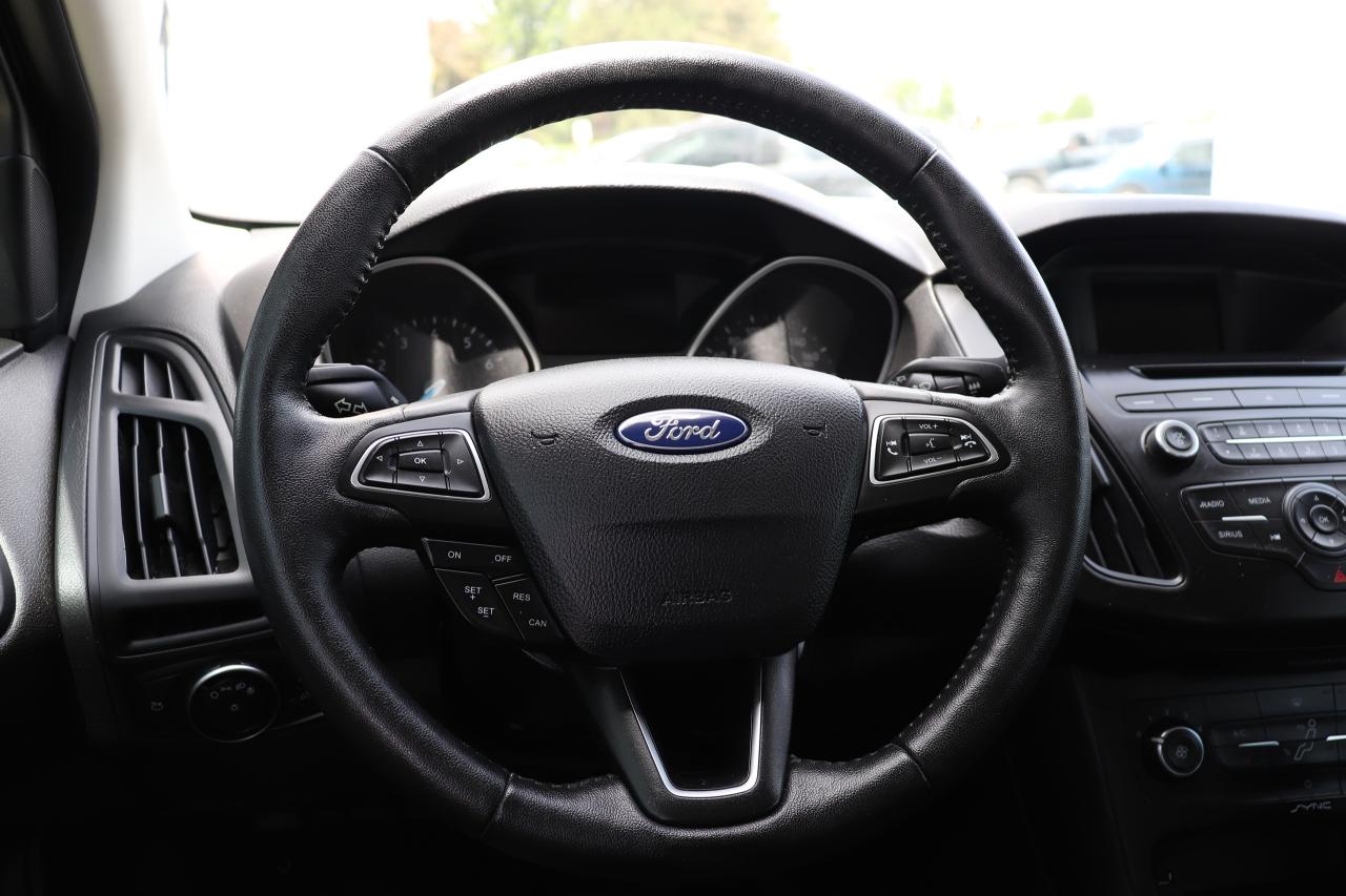 2017 Ford Focus SE 5-Door Hatch Photo5