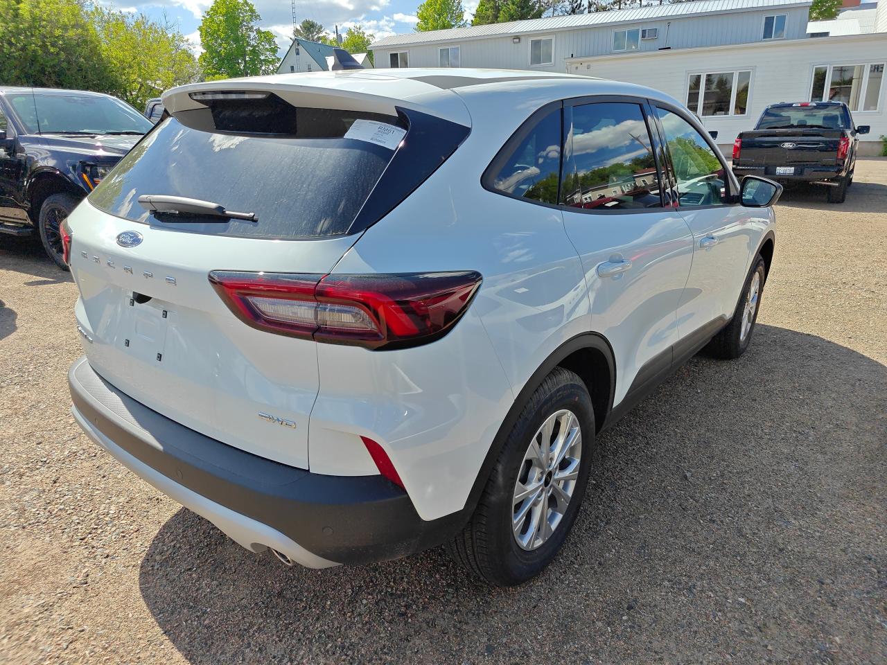 2025 Ford Escape Active AWD Photo2