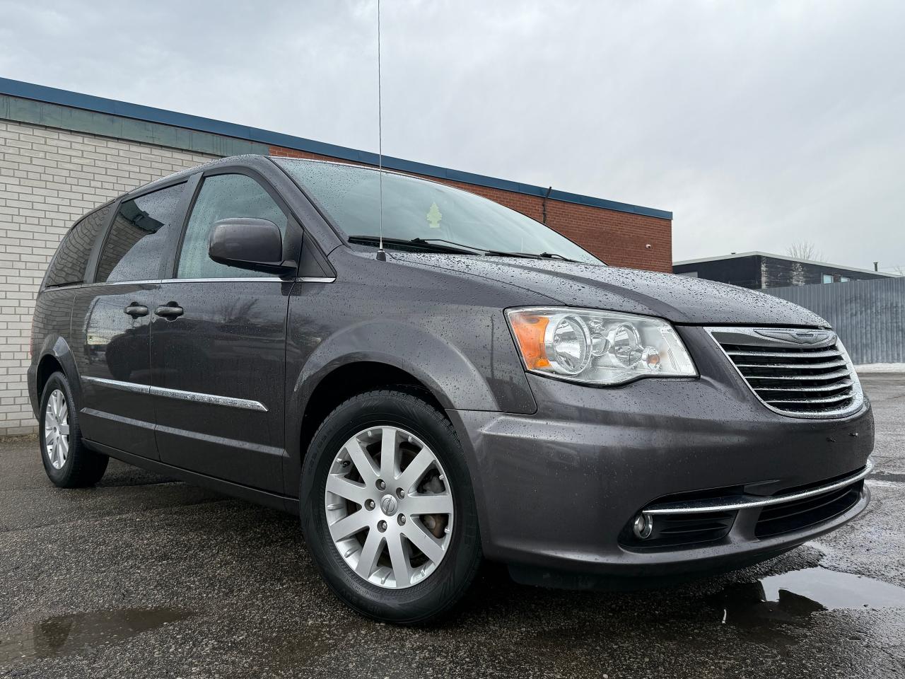 Used 2015 Chrysler Town & Country Touring 7 Pass *SAFETY INCL*STOW N GO* for sale in North York, ON