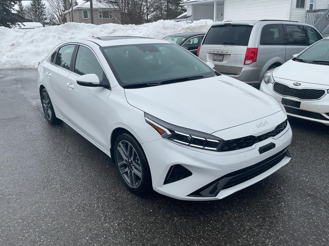 Used 2024 Kia Forte EX+ LOW MILEAGE!!!!    SUNROOF. HEATED SEATS. BACKUP CAM. A/C. CRUISE. PWR GROUP. KEYLESS ENTRY. PERFECT for sale in North Bay, ON