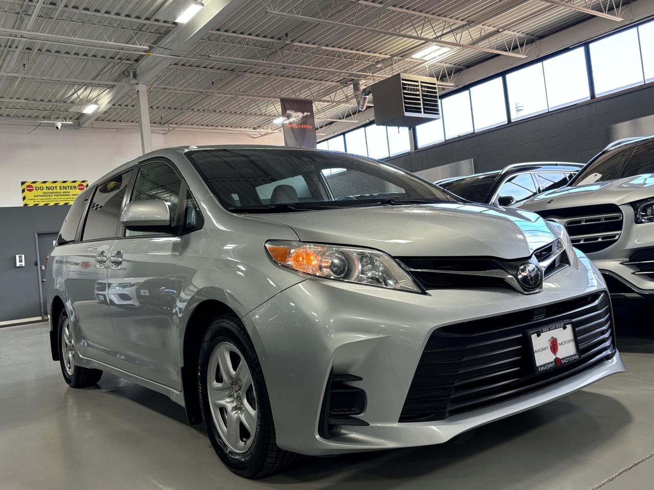2020 Toyota Sienna LE|8PASSENGER|POWERDOORS|APPLECARPLAY|BACKUPCAM|++ - Photo #2