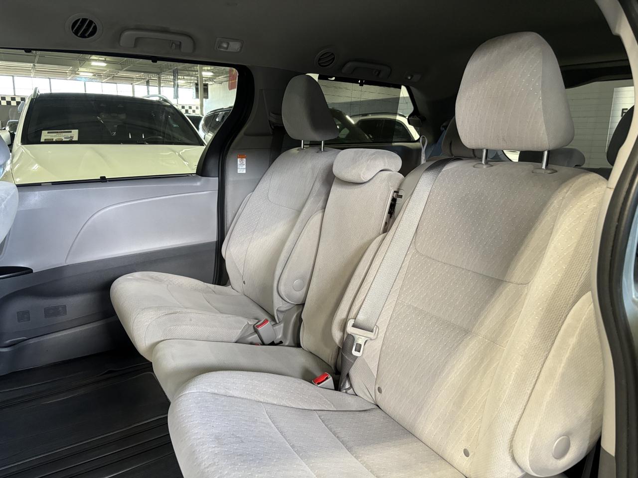 2020 Toyota Sienna LE|8PASSENGER|POWERDOORS|APPLECARPLAY|BACKUPCAM|++ - Photo #8