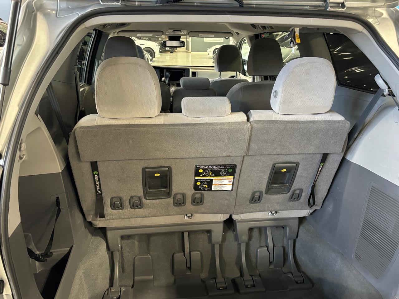 2020 Toyota Sienna LE|8PASSENGER|POWERDOORS|APPLECARPLAY|BACKUPCAM|++ - Photo #6