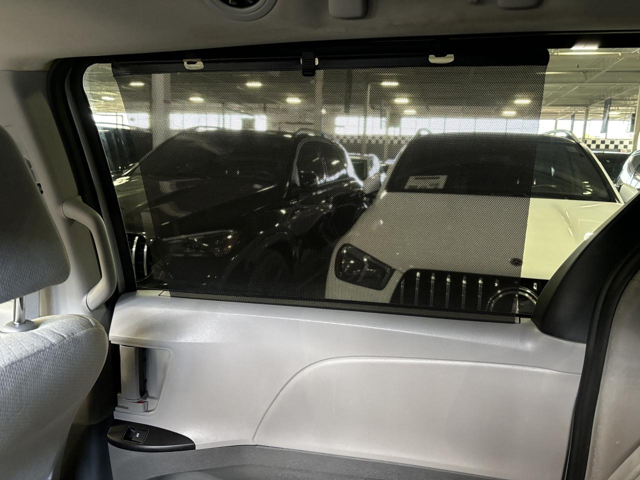 2020 Toyota Sienna LE|8PASSENGER|POWERDOORS|APPLECARPLAY|BACKUPCAM|++ - Photo #11