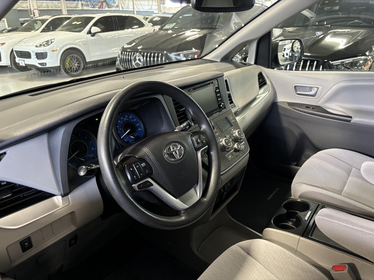 2020 Toyota Sienna LE|8PASSENGER|POWERDOORS|APPLECARPLAY|BACKUPCAM|++ - Photo #14