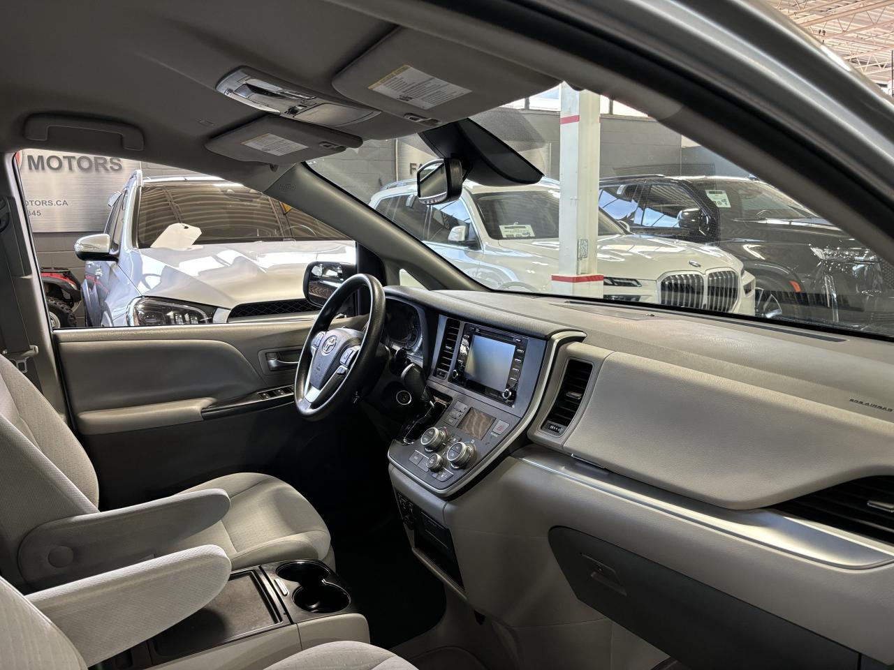 2020 Toyota Sienna LE|8PASSENGER|POWERDOORS|APPLECARPLAY|BACKUPCAM|++ - Photo #12