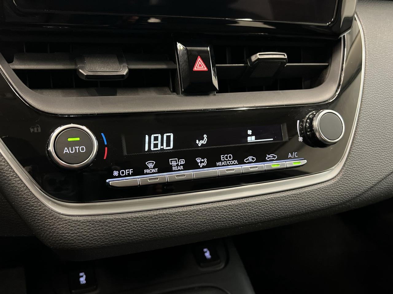 2024 Toyota Corolla LE | CARPLAY |HTD SEATS |BLIND SPOT |ADAPT. CRUISE Photo