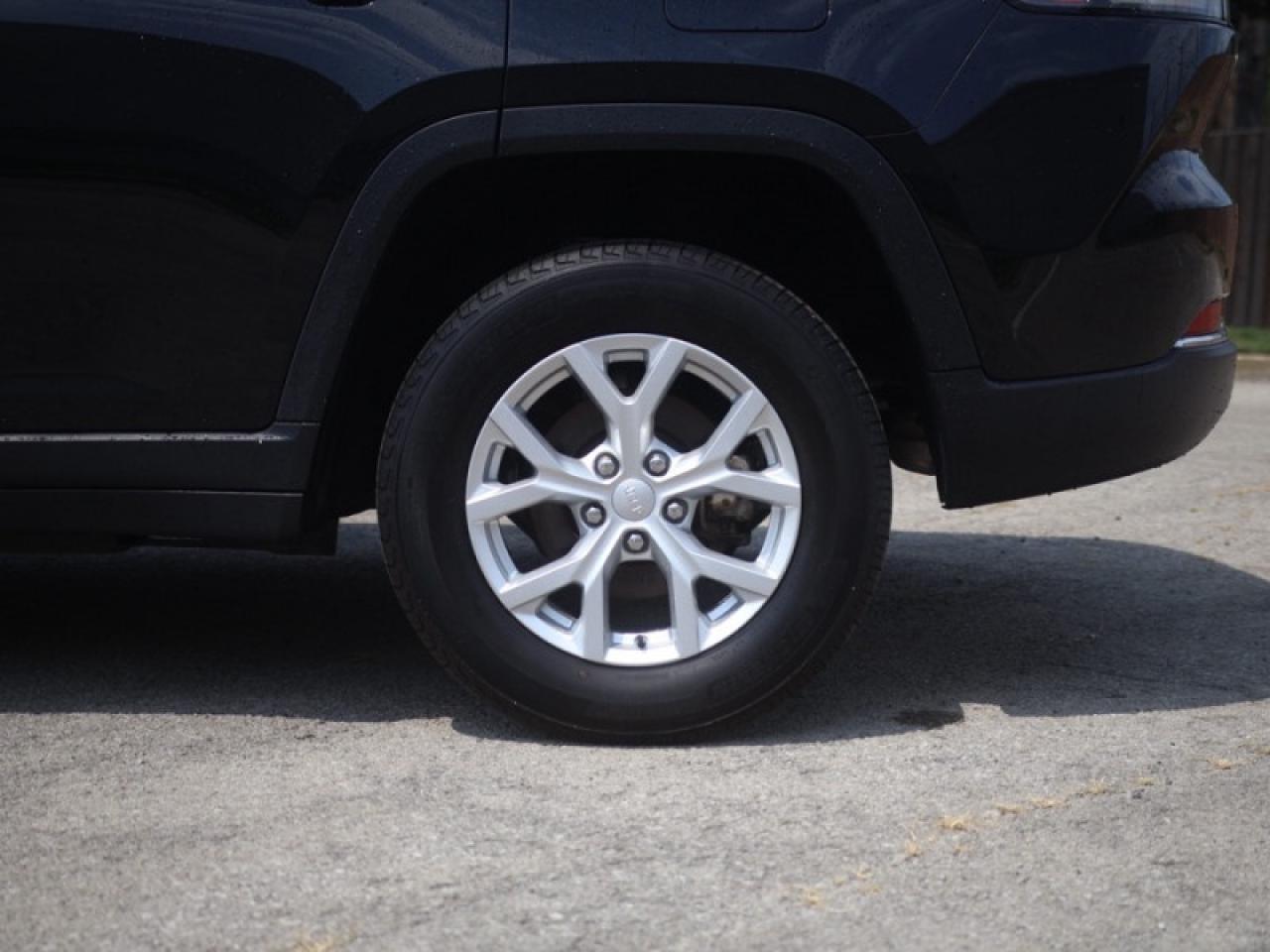 2023 Jeep Grand Cherokee Limited  **LEATHER - PWR GATE** Photo