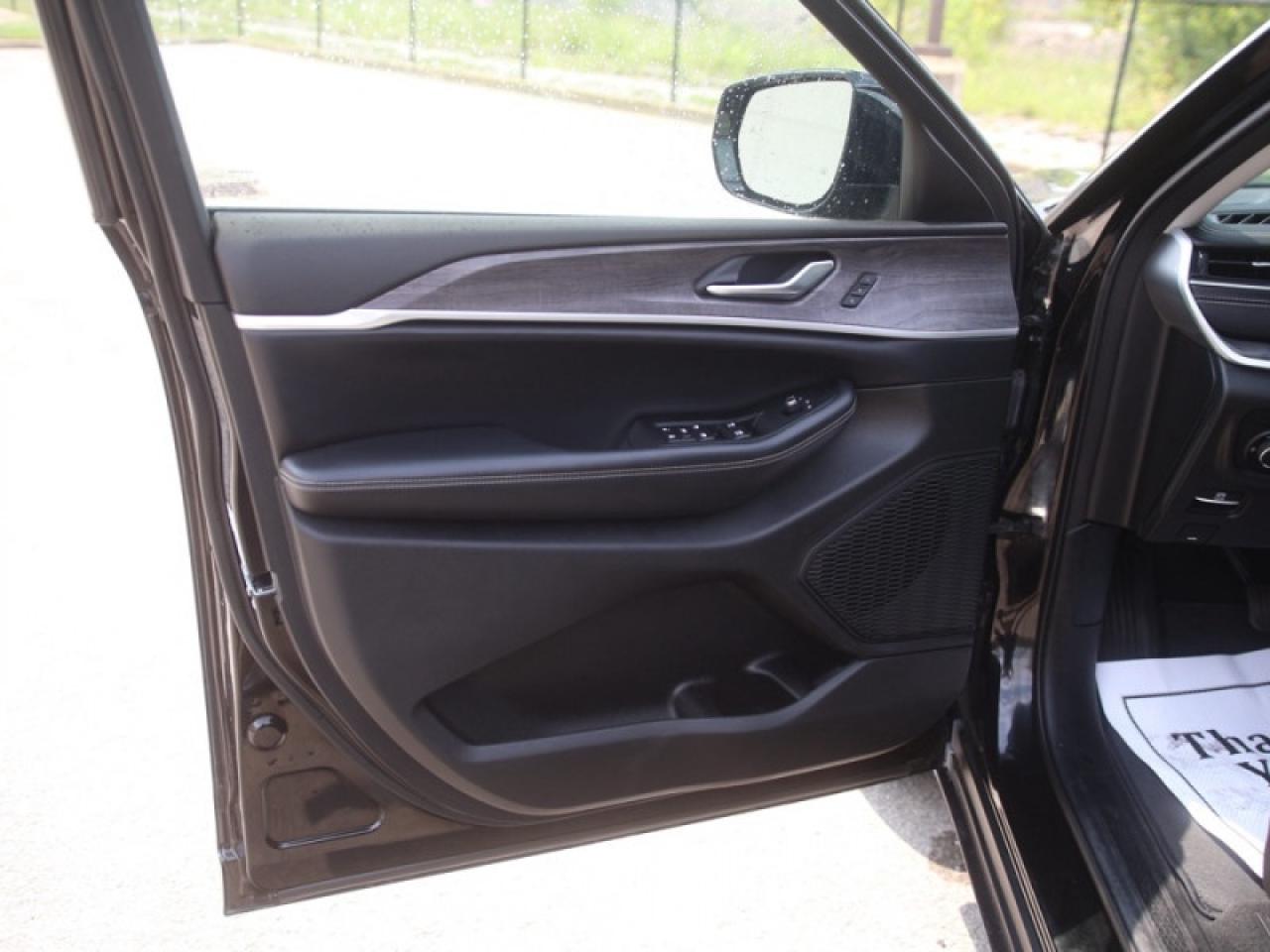 2023 Jeep Grand Cherokee Limited  **LEATHER - PWR GATE** Photo