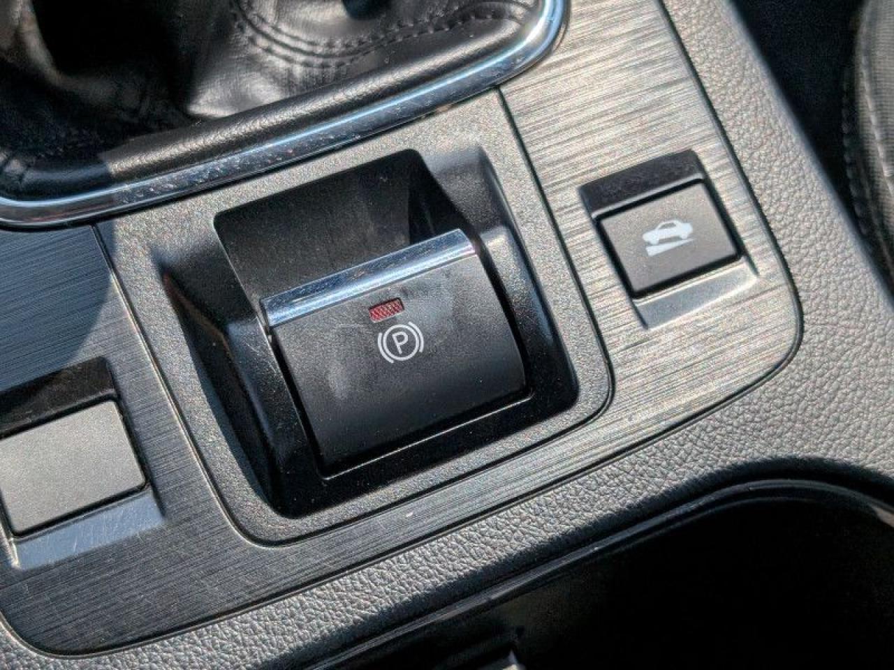 2017 Subaru Outback 2.5i  **MANUAL TRANSMISSION** Photo